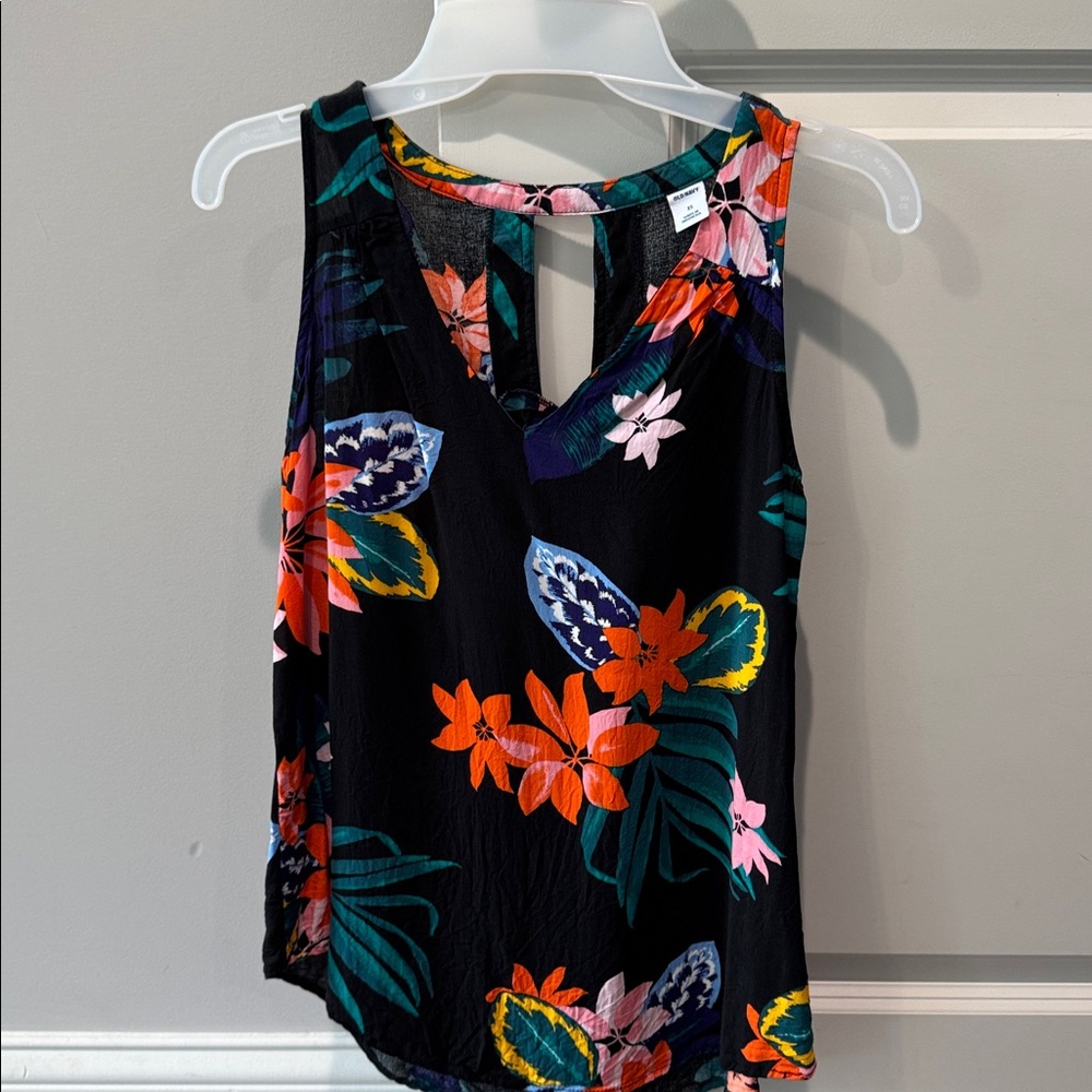 Old Navy Black Floral Keyhole Top, size xsmall, TTS